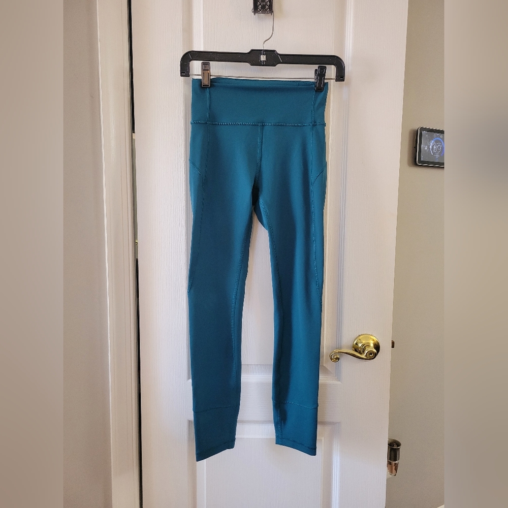 Lululemon In Movement Tight 25" Leggings *Everlux Bermuda Teal Size 4